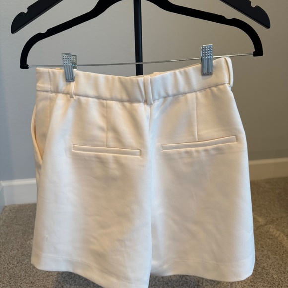 Abercrombie & Fitch Women’s Curve Love Sloan Tailored Shorts White in size 4 - Picture 4 of 5